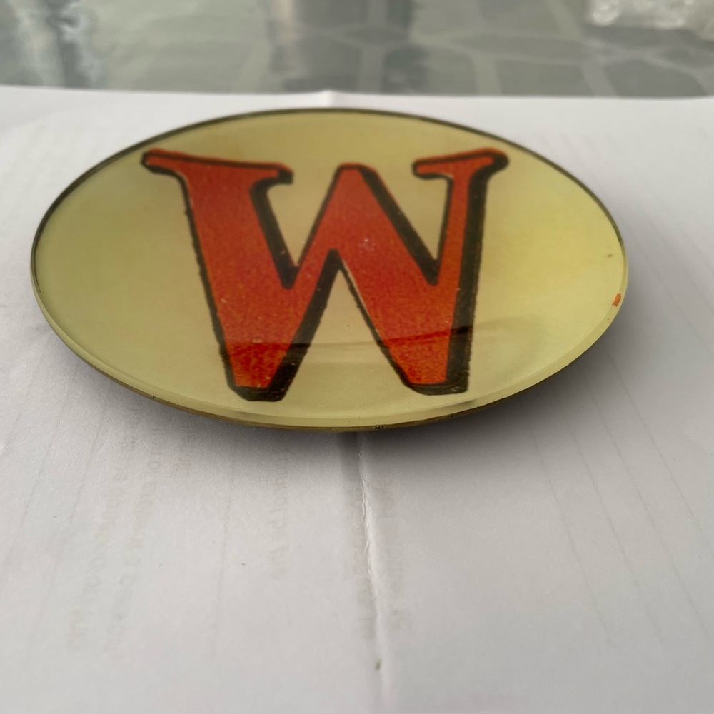 John Derian Gold and Red 5 1/4” Decorative Letter Plate - W - Picture 6 of 7